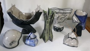 Assortiment de céramiques raku.